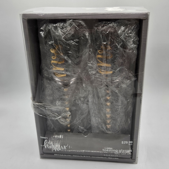 Mr and Mrs toasting glasses in package - Picture 2 of 6